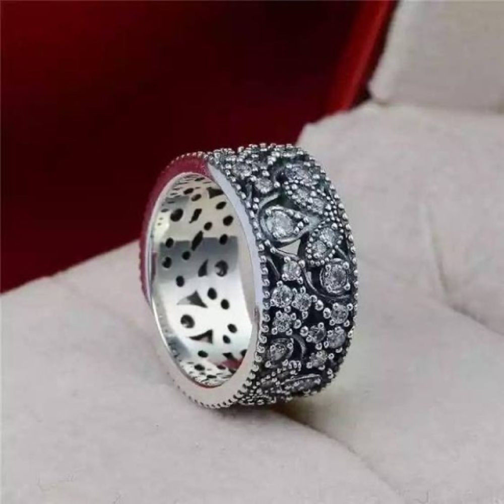 Pandora shimmering leaves ring size 6